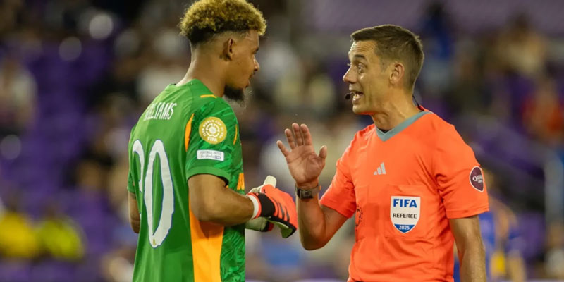 Công nghệ “Ref Cam” và luật mới tác động tới góc cùng thẻ phạt